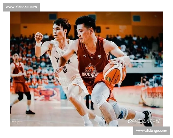 《激烈跳球争夺赛场展现篮球团队合作与个人技术的完美碰撞》